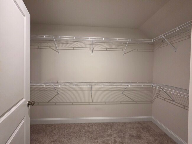 Building Photo - 3360 Rustic Dr