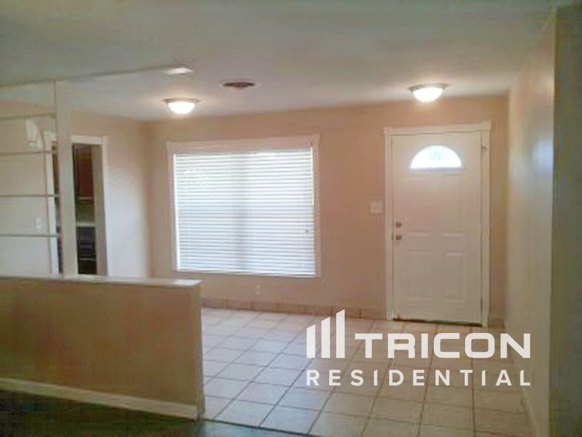 Building Photo - 1122 Ibsen Ave