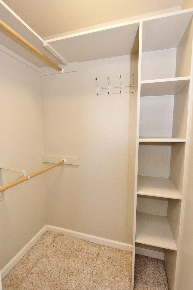 Building Photo - Clean Single-Level Home in Quiet Neighborhood