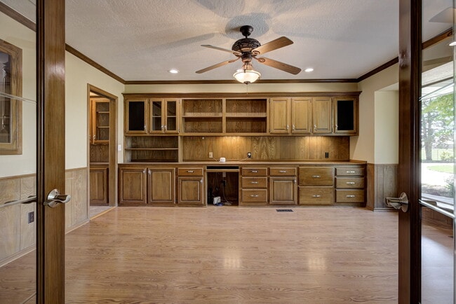 Building Photo - 1501 E Cedar Lane Rd