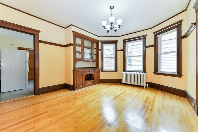 Building Photo - 652 South St