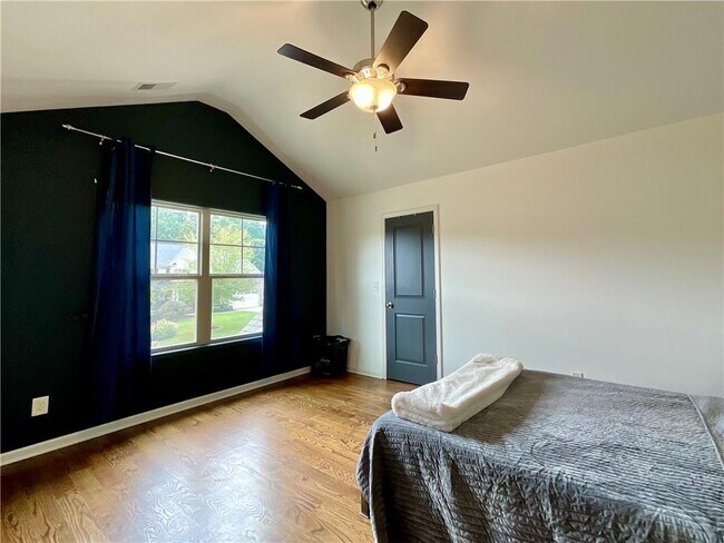 Building Photo - 5452 Oak Crest Ln