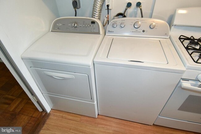 Building Photo - 3132 Martha Custis Dr