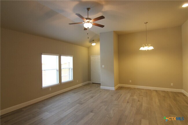 Building Photo - 1259 FM306
