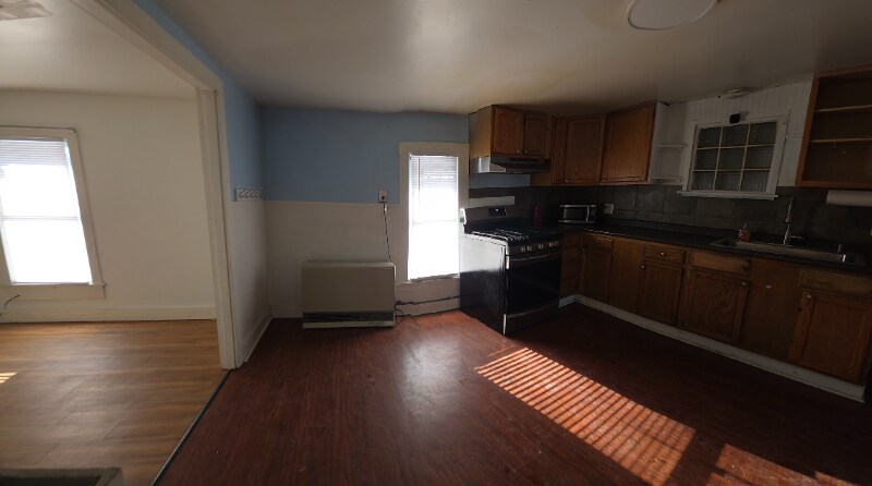 Building Photo - 11 Branch St