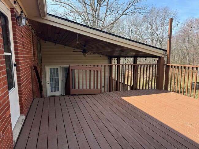 Building Photo - Amazing  split-level home in Ashby Heights!