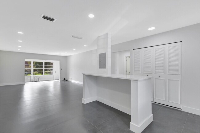 Building Photo - 868 Worcester Ln