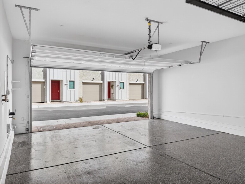 Building Photo - 8460 N 22nd Dr