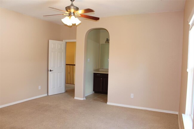 Building Photo - 20419 Windrose Bend Dr