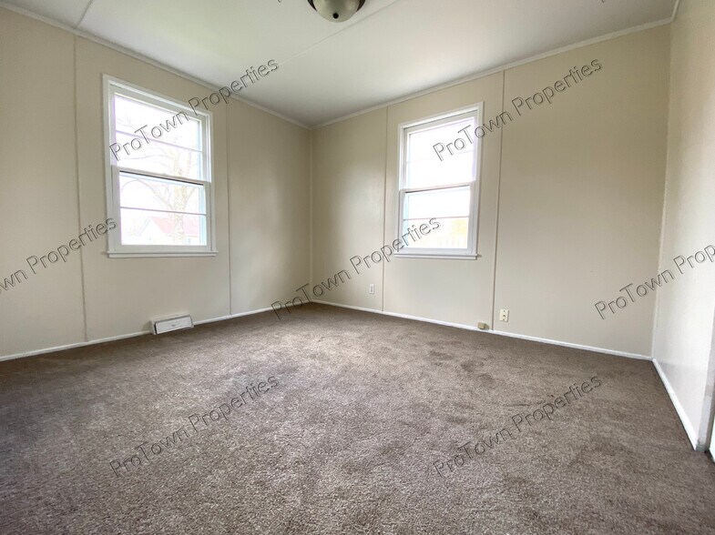 Building Photo - 301 E Kankakee River Dr