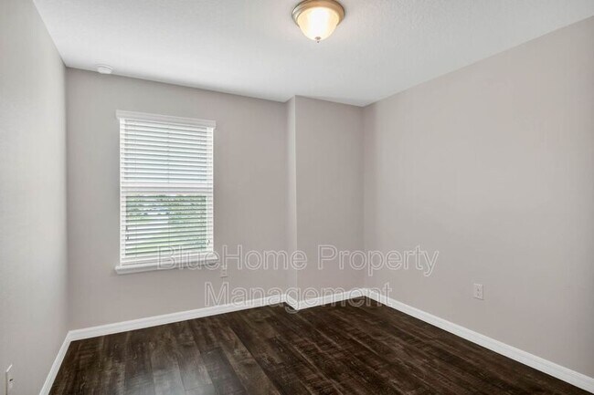 Building Photo - 8171 Red Stopper Ln