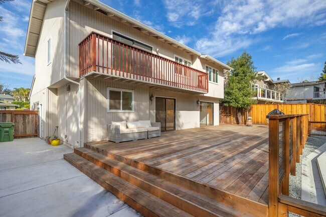 Building Photo - 3200 Mulberry Dr