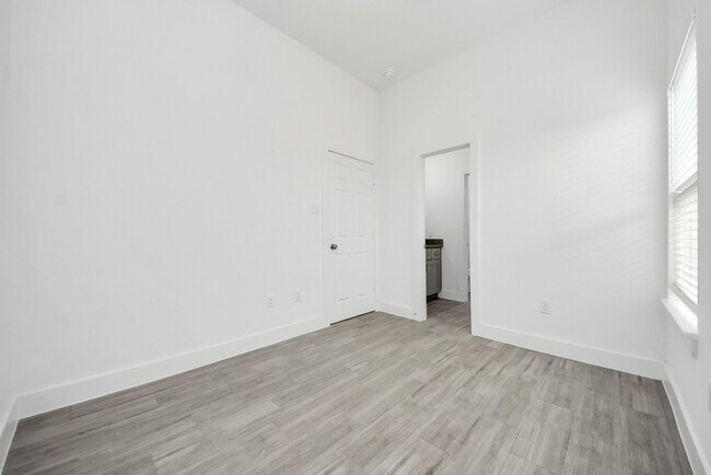 Building Photo - 7612 Easter St