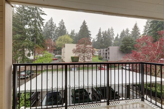 Building Photo - Prime Bellevue Location | 2 Bed Condo + Garage + Pool
