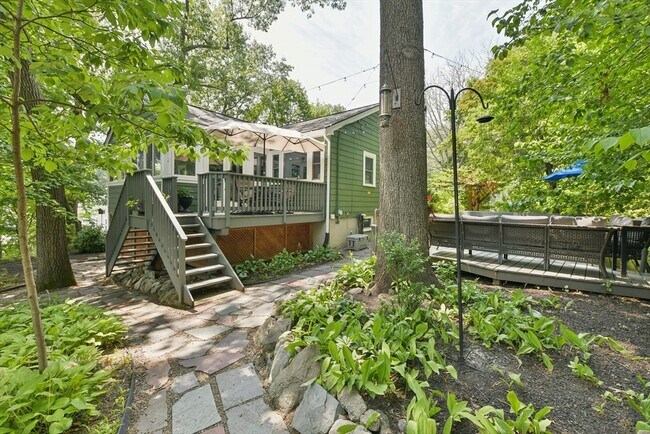 Building Photo - 55 Stone Rd