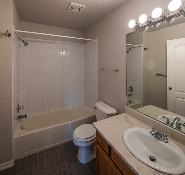 Building Photo - 1419 Red Mountain Dr