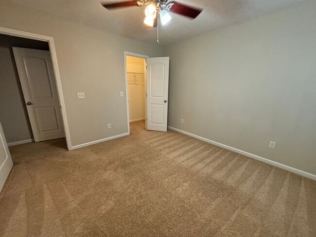 Building Photo - 408 Abe Cir