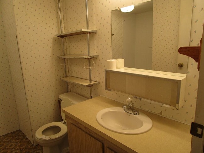 Building Photo - Manufactured Home on Acreage with Cascade Mountain Views! - Available Soon!