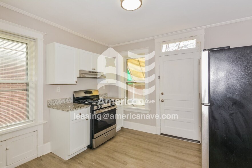 Building Photo - 4021 S Spring Ave