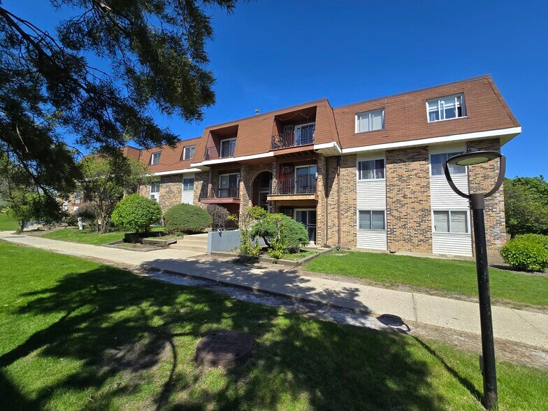 Building Photo - 520 Hill Dr