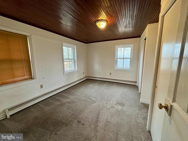 Building Photo - 180 Sassamansville Rd