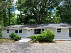 Building Photo - 3 Bedroom 2 Bath House with Fenced-in Yard...