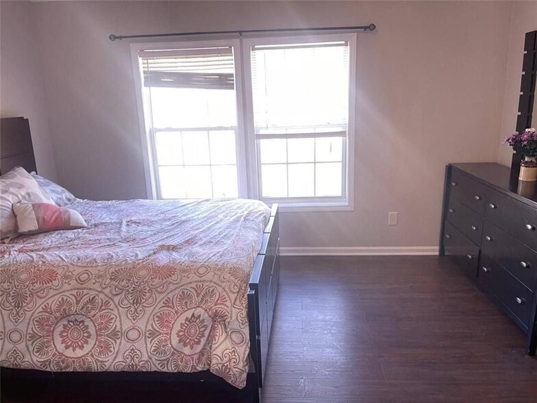 Building Photo - 3352 Chastain Gardens Dr NW