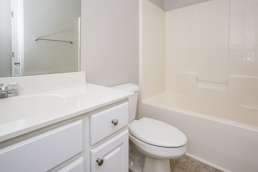 Building Photo - 2528 Mockingbird Ln