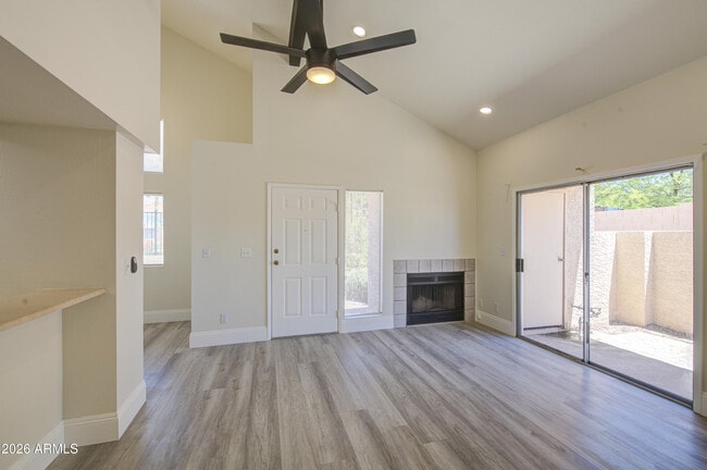Building Photo - 2019 W Lemon Tree Pl