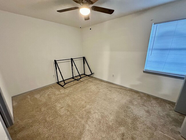 Building Photo - 2 Bedroom Condo Walking Distance to Baylor...