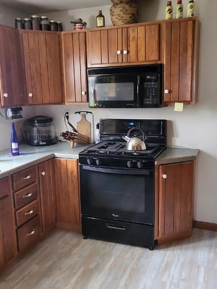 Building Photo - 200 N Sycamore Ave