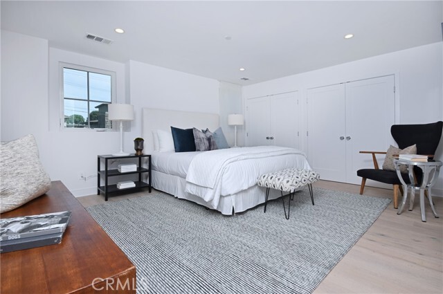 Building Photo - 4641 Cahuenga Blvd
