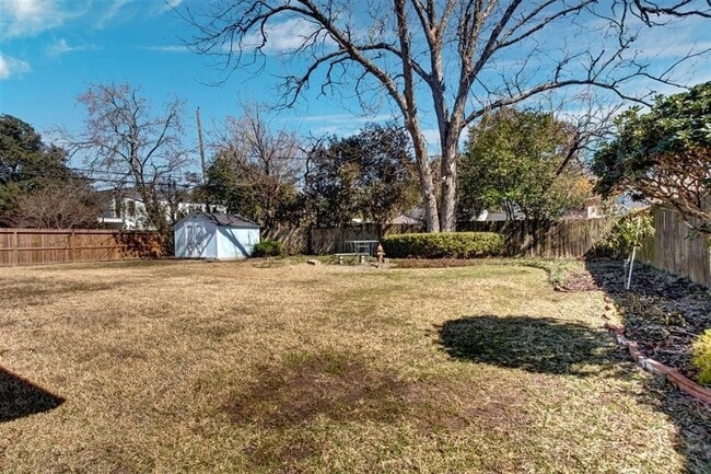 Building Photo - 1316 Zora St