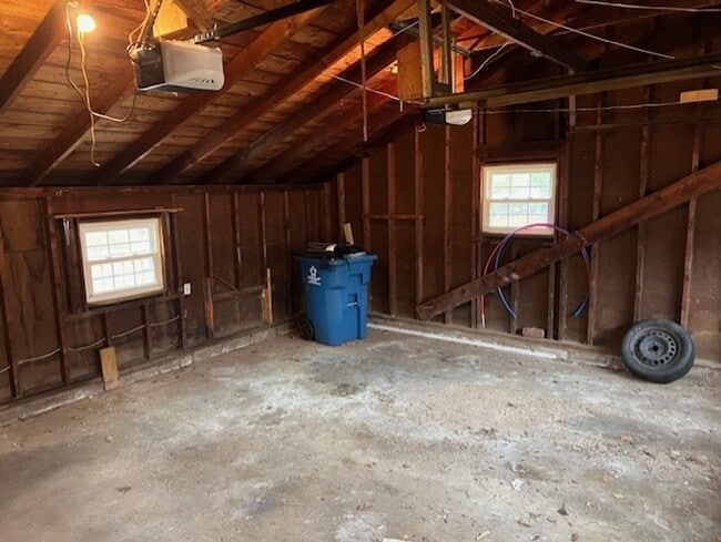 Building Photo - Spacious Kent Ranch w/ Finished Basement & 2-Car Garage