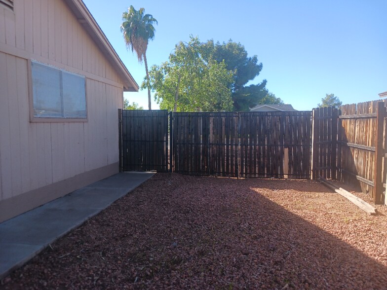 Building Photo - 17621 N 42nd St