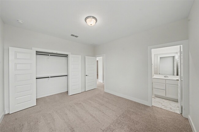 Building Photo - 5623 Logan Ridge Ln