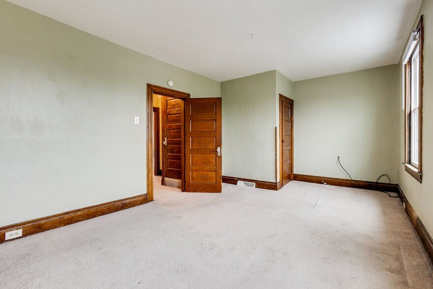 Building Photo - 405 Edgemont St