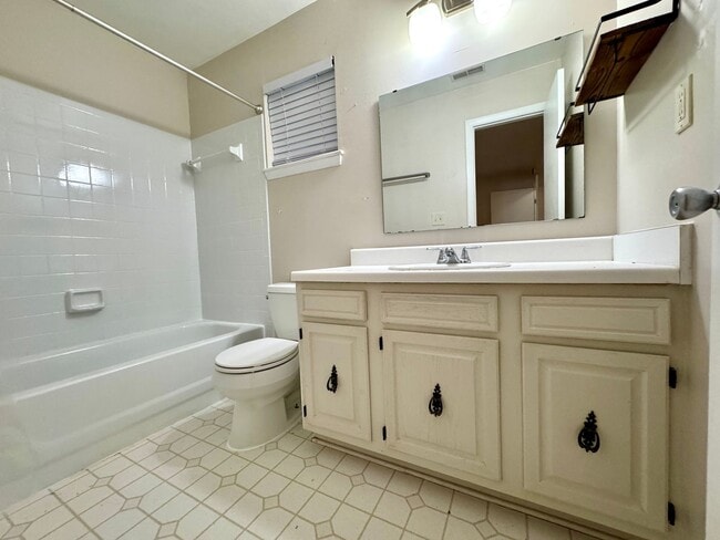 Building Photo - Modern Comfort & Convenience – 4BR/2.5BA i...