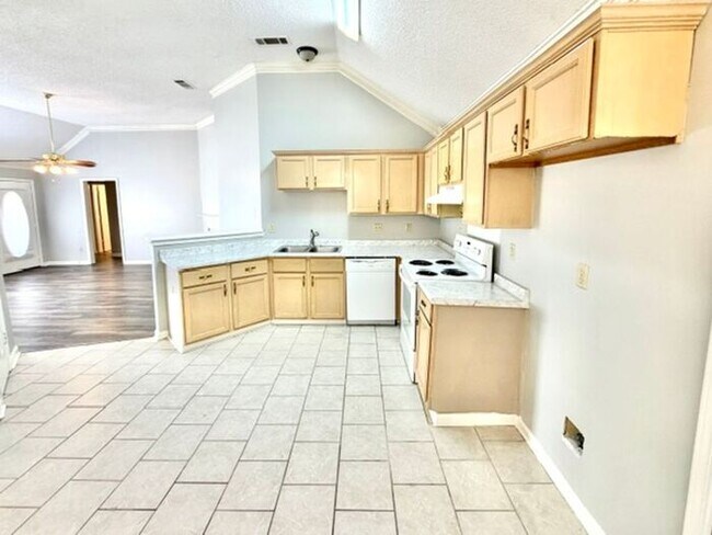 Building Photo - Coming Soon! Spacious 3 Bedroom 2 Bath Home In Southeast Memphis