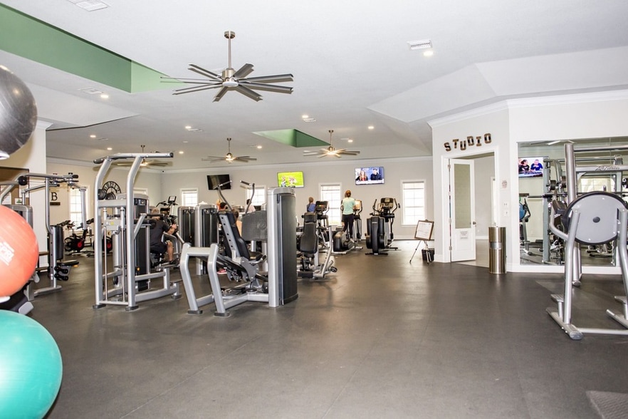 Building Photo - 531 Hedgewood Dr