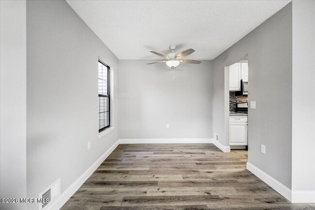 Building Photo - 306 Larkspur Ln