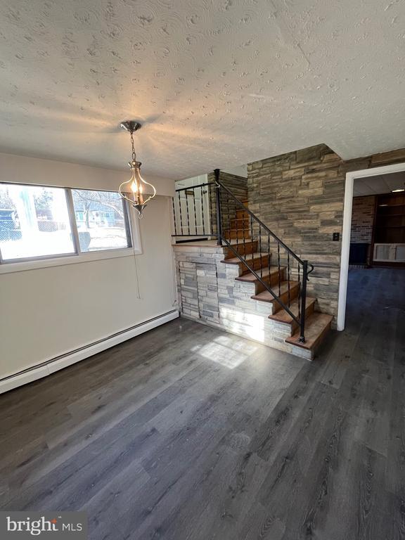 Building Photo - 1331 E Longview Dr