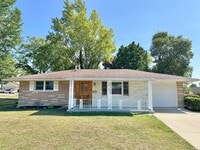 Building Photo - 70 Maple Dr