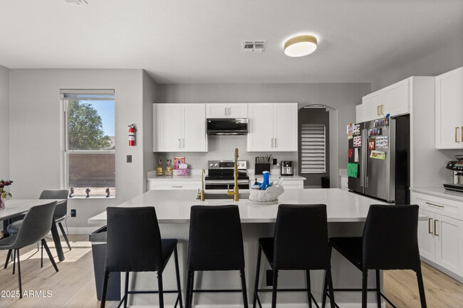 Building Photo - 1018 E Silverwood Dr
