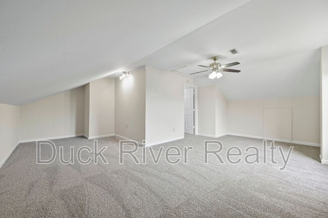 Building Photo - 1712 University Dr