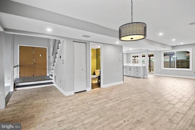 Building Photo - 511 Avondale Dr