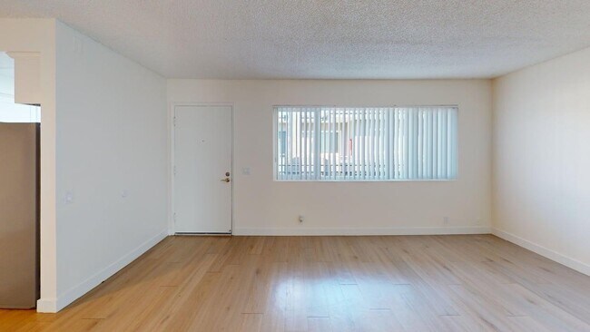 Building Photo - Chateau Woodland Manor