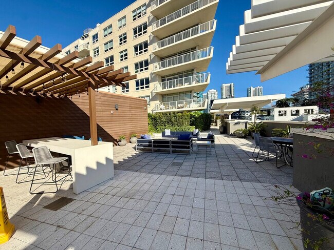 Building Photo - 139 NE 32nd St