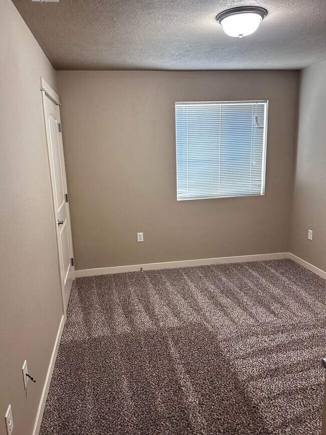 Building Photo - Shallow Creek J