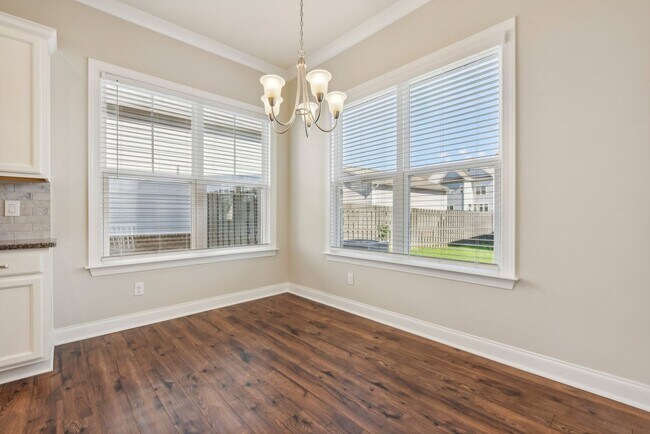 Building Photo - Nice 4 bedroom home with fenced yard